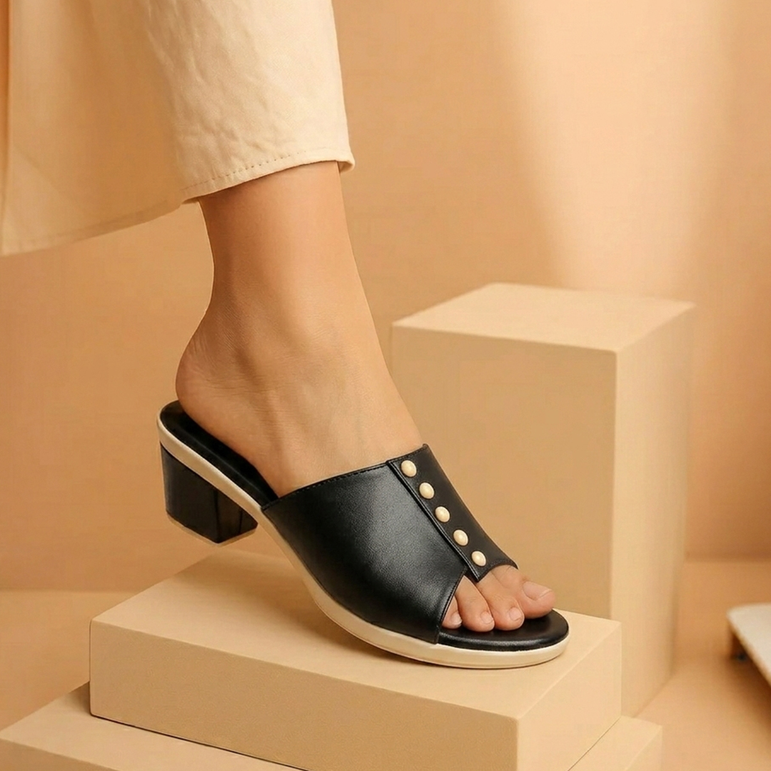 Black Leather Ladies Medium heel Shoe